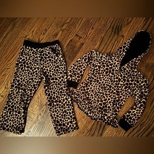 Never Worn 5T Leopard Fleece Outfit
